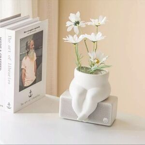 Nordic Home decoration body shape ceramic art vase sculpture white flower